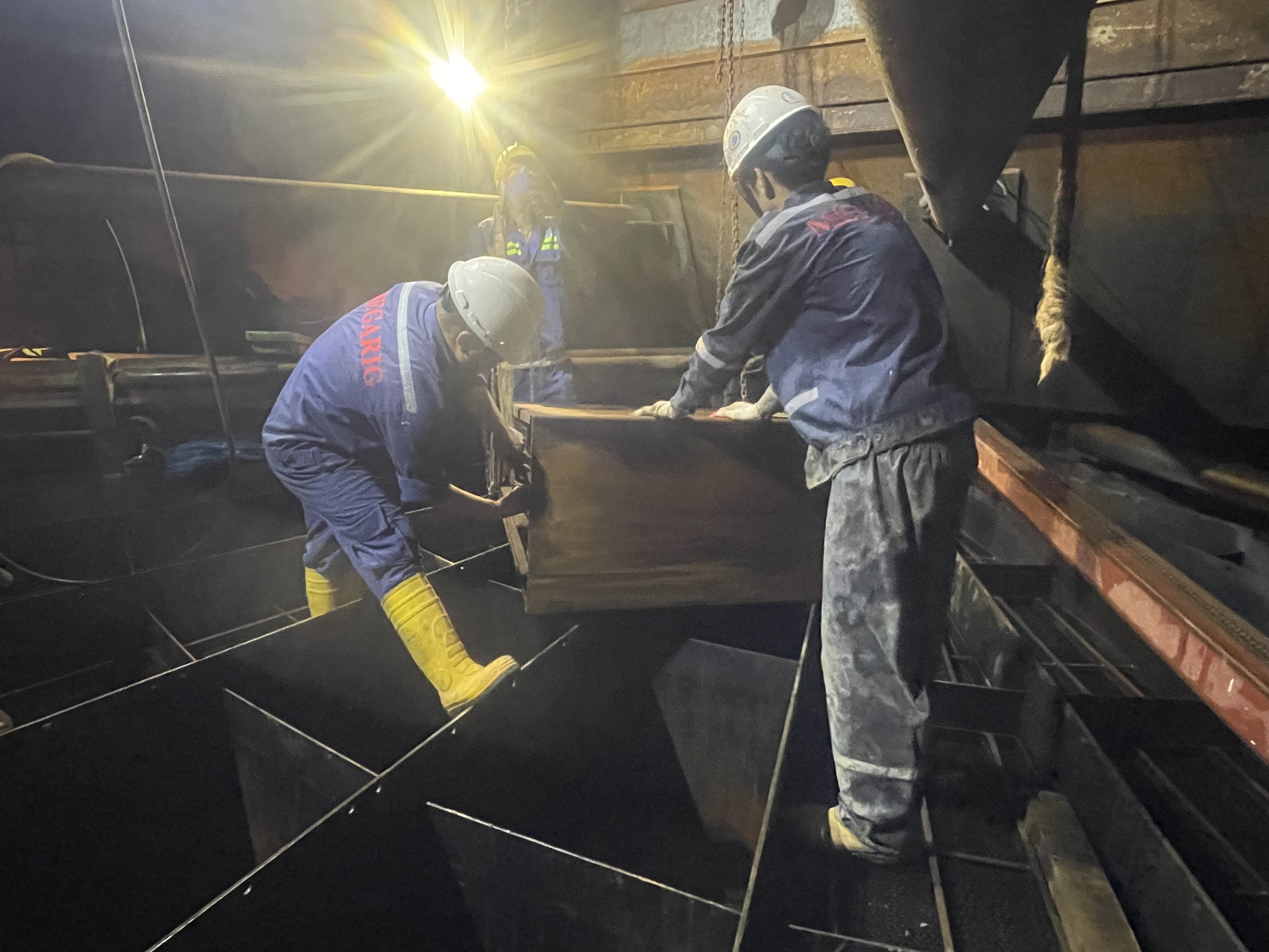 Tháo, vệ sinh làm sạch , đảo bề mặt làm việc các Element Baskets bộ sấy không khí GAH lò 1