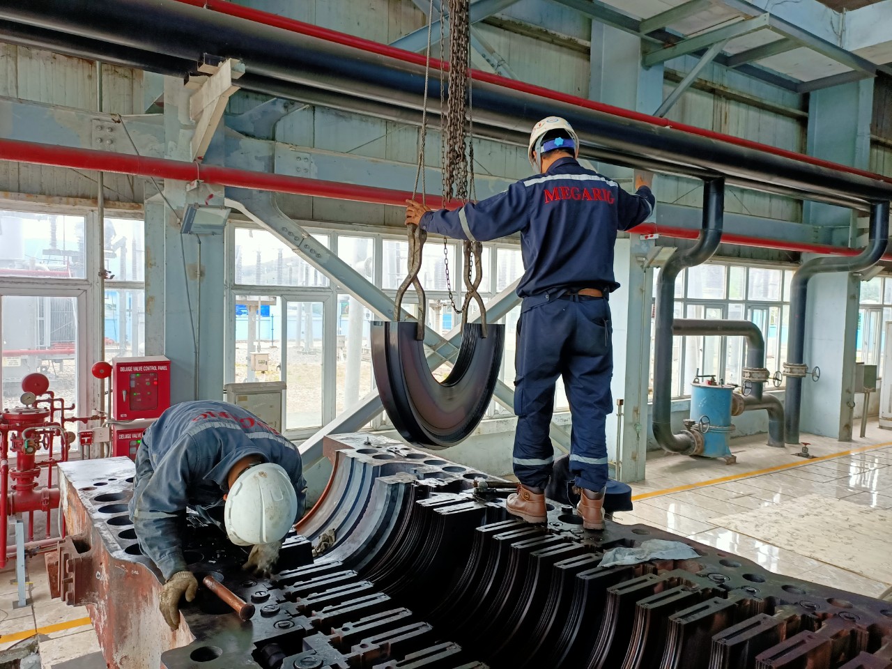 Trung đại tu turbin, máy phát điện